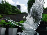 暑い夏に涼やかな氷彫刻を～”時の芸術”を公開