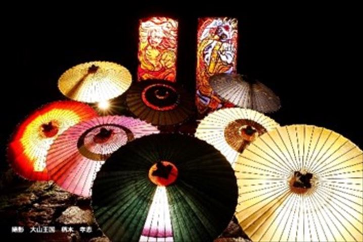 伝統工芸の和傘約100本がライトアップ！フォトジェニックな大山の夏祭り 
