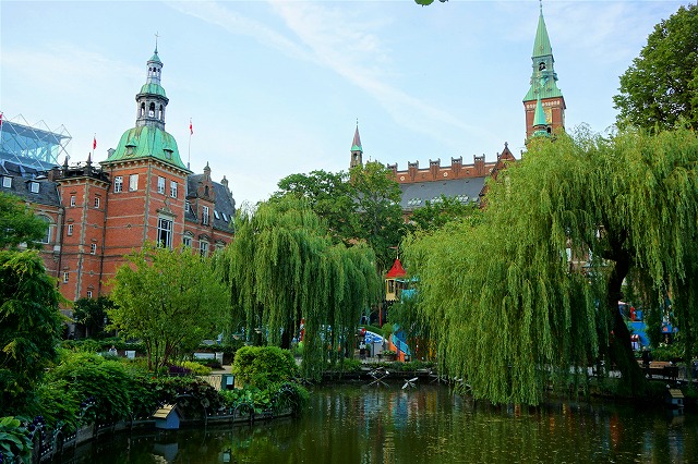 歩くだけで楽しい世界最古のレトロ遊園地、コペンハーゲン「チボリ公園」の6つの魅力