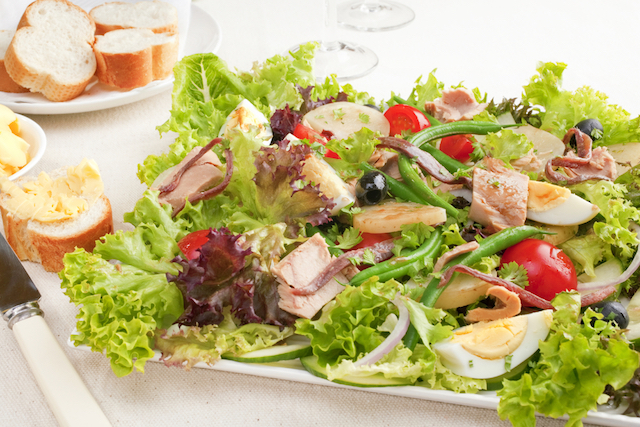【フランス】一皿でお腹いっぱい！ 手軽に作れるお食事サラダ