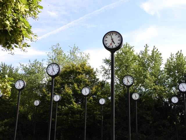 インスタ映えスポット ドイツらしい ２４個の時計が並ぶアート Tabizine 人生に旅心を