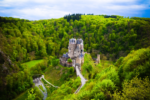 ドイツ３大美城 異次元に誘いこむような難攻不落の孤高の名城 エルツ城 Tabizine 人生に旅心を