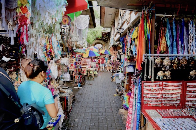 バリ島ウブドの中心地。ウブド市場はお土産の宝庫！