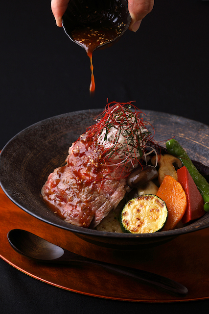 人気の国産牛を味わう平日限定「葵 ステーキどんぶり」【リーガロイヤルホテル京都】