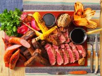 肉、大渋滞！！ハワイアンカフェ「アロハテーブル」の“肉＆ビアフェス”