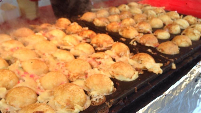 サンタクロース姿で走って食べるグルメサミット&チャリティイベント【大阪城公園】