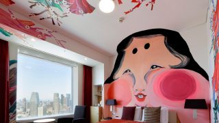 招き猫・桜・芸者金魚・妖怪・・・　ホテルの客室が美術館に大変身！