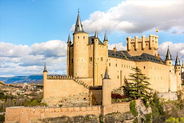 白雪姫のお城のモデル 世界遺産の街セゴビアの古城アルカサル スペイン 2 3 Tabizine 人生に旅心を