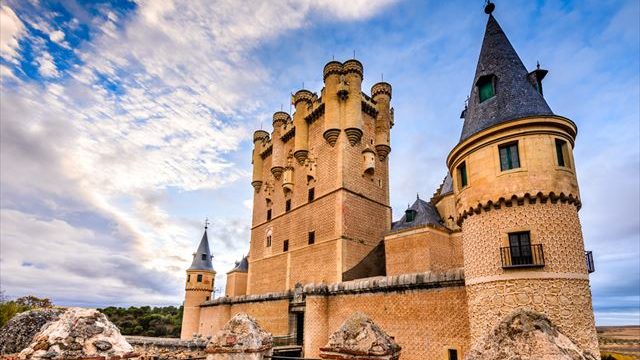 白雪姫のお城のモデル 世界遺産の街セゴビアの古城アルカサル スペイン Tabizine 人生に旅心を