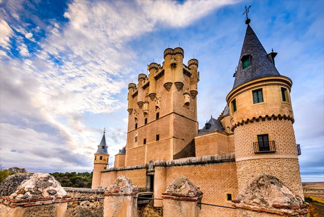 【スペイン】「白雪姫」のお城のモデル、世界遺産の街・セゴビアの古城「アルカサル」が美しい