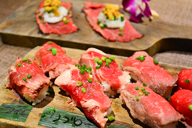 贅沢すぎる！国産牛×うにの「肉寿司」が食べ放題のハワイアンダイニング