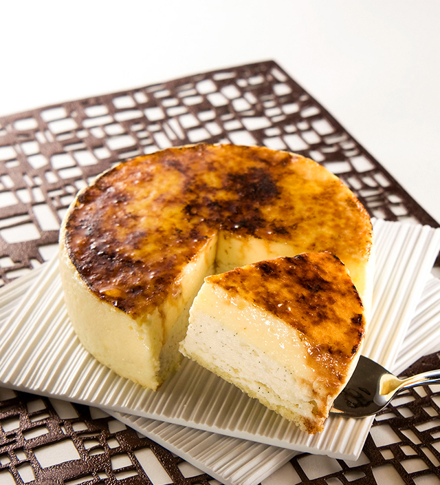 100層以上のパイを重ねてできたミルフィーユショコラ「神戸メルスィーユ」が新登場！