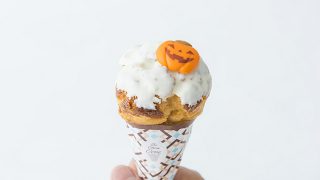 片手で食べるシュークリーム「THE Chou Cone」にハロウィーン限定商品が登場！