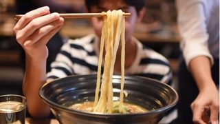 14歳のアメリカ人少年が、日本でラーメン食べ歩き&修行ツアー！