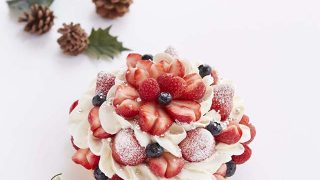 【カフェコムサ】いちごに降り注ぐ雪をイメージしたクリスマス限定ケーキが可愛い！