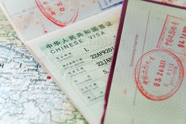 強力なパスポートトップ10！ビザなし入国可能数でランキング。