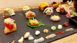 【京都】インスタ映え抜群！宝石のような美しさの手織り寿司で話題の「AWOMB」
