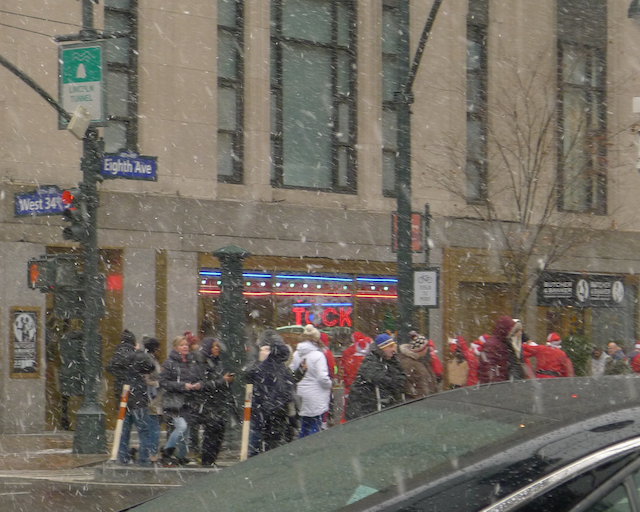 ニューヨーク現地ルポ】雪の中の2017年サンタコン