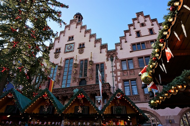 ドイツ屈指の規模と歴史を誇る、フランクフルトのエネルギッシュなクリスマスマーケット