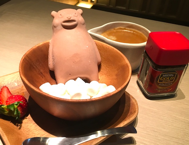 “溶けないくまモンアイス”がコーヒー風呂で入浴！「KICHIRI渋谷」に〆の健康スイーツが期間限定で登場