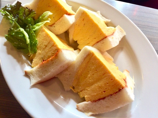 幸せの極厚ふわふわ感！京都を旅したら一度は食べたい「喫茶マドラグ」の玉子サンドイッチ