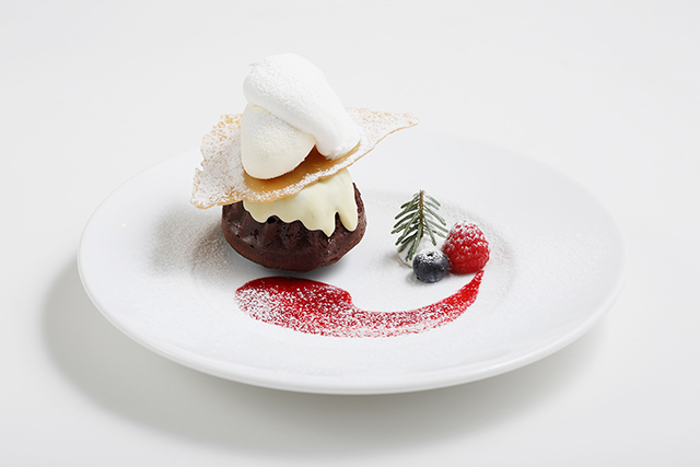 ふんわりミルキークリーム、サクサクスノーボール... 雪を感じるクリスマスデザートが登場!