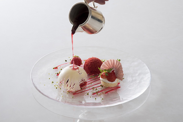 苺で春の訪れを感じる「Very Berry Strawberry」を開催【株式会社リーガロイヤルホテル東京】