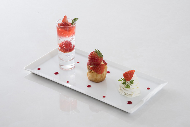 苺で春の訪れを感じる「Very Berry Strawberry」を開催【株式会社リーガロイヤルホテル東京】