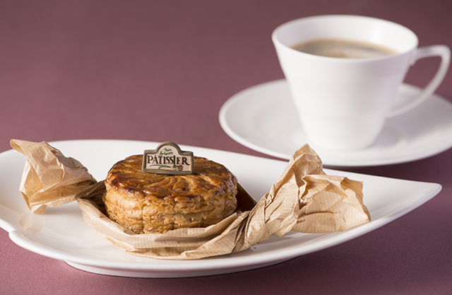 フランスのお正月には欠かせない伝統菓子「ガレット・デ・ロワ」をホテルで味わう
