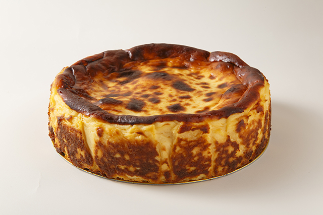 “ドルチェ氷”のセバスチャンが スペイン、サン セバスチャンの 「バスクのチーズケーキ」を発売