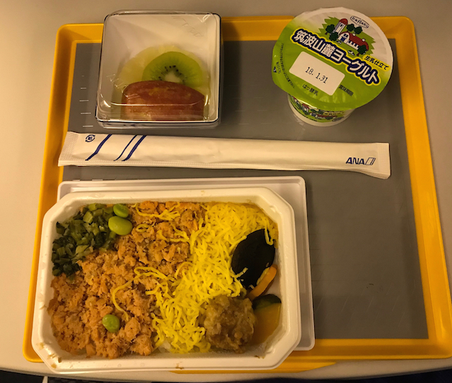 【ANA国際線エコノミー クラス】羽田〜シカゴ間の機内食が豪華だった