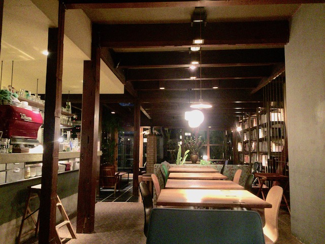 京都の夜がもっと楽しくなる！居心地の良さ抜群のブックカフェ「Cafe Bibliotic Hello!」