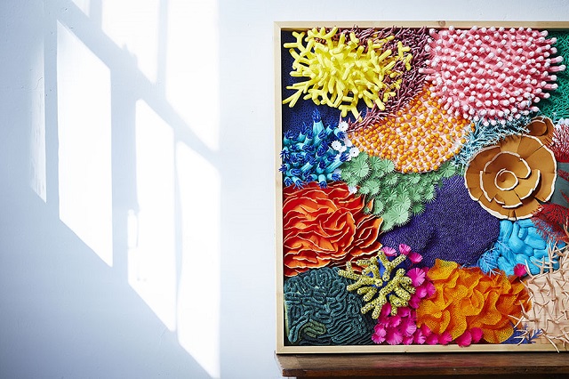 お部屋がサンゴ礁に。仏アーティストが生み出すペーパーアート