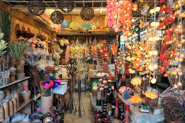 雑貨にグルメに、バンコクの週末はウィークエンドマーケット＆穴場のフードマーケットをはしご