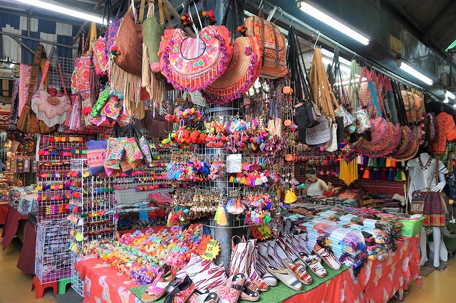 雑貨にグルメに、バンコクの週末はウィークエンドマーケット＆穴場のフードマーケットをはしご