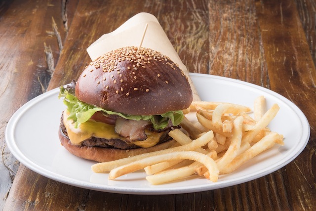 人も文化もブレンドされるコンセプトバーで、自分好みの特別なハイボールを 【JOHNNIE & HIGHBALL Hibiya Garden】