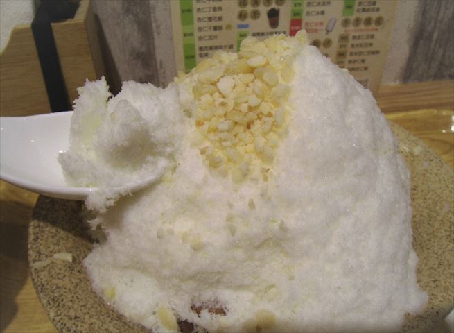 【現地ルポ】真っ白でふわふわな杏仁カキ氷が人気！台北西門町「于記杏仁」