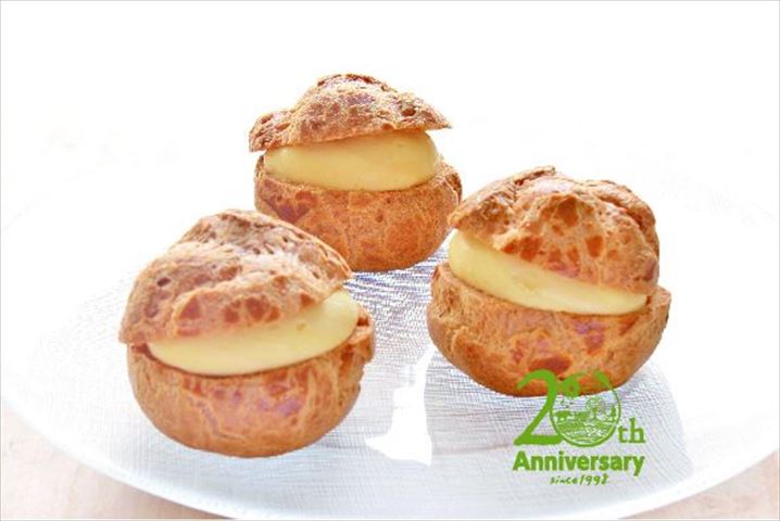 ラ・テール20周年を記念して、濃厚カスタードシューや ふんわりクリームパンが1個20円で販売