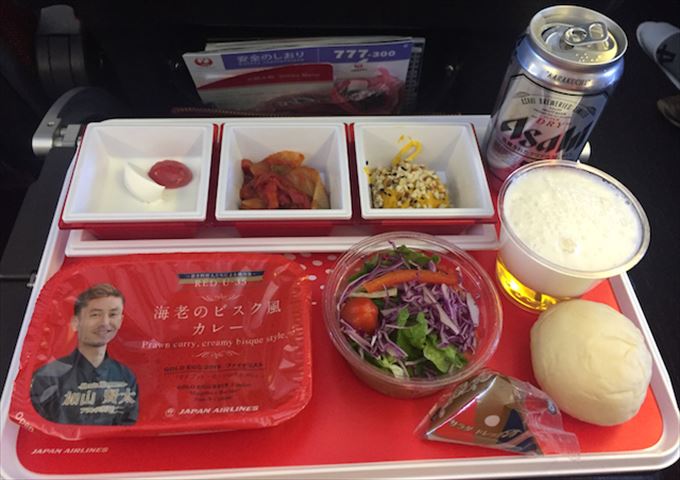 JAL国際線エコノミークラス【機内食ルポ】東京（羽田）〜ニューヨークの機内食。日本発は「空の上のレストラン」