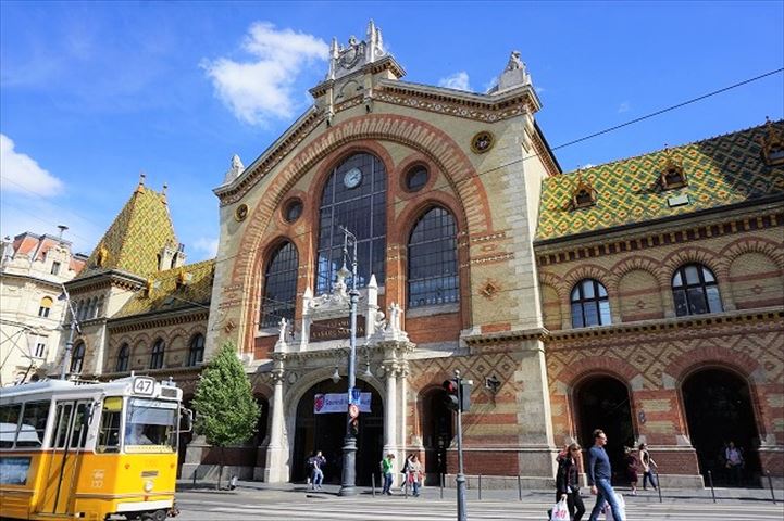 見る、買う、食べる、お土産調達にハンガリー料理も楽しめる、ブダペストの中央市場