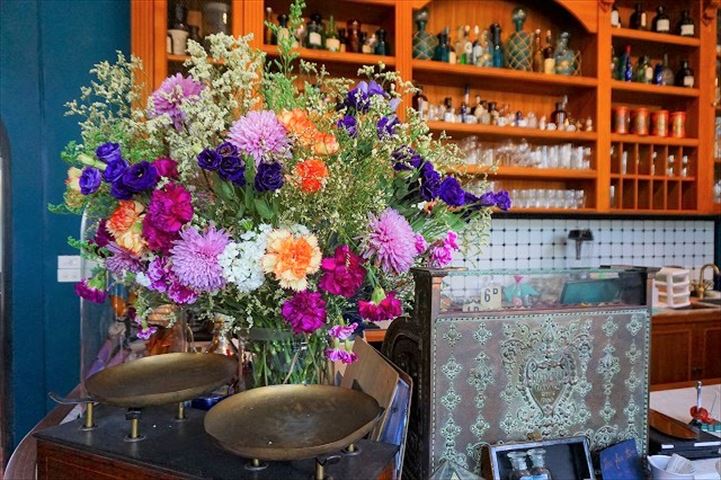 花びらのソーダは女子の夢、バンコクのフォトジェニックカフェ「フェザーストーン」