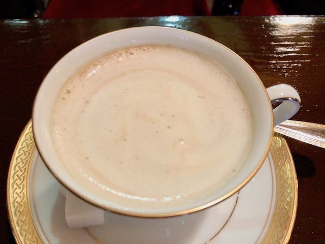 【京都】心を奪われる重厚感！名物ウィンナー珈琲で寛ぎたい純喫茶「築地」