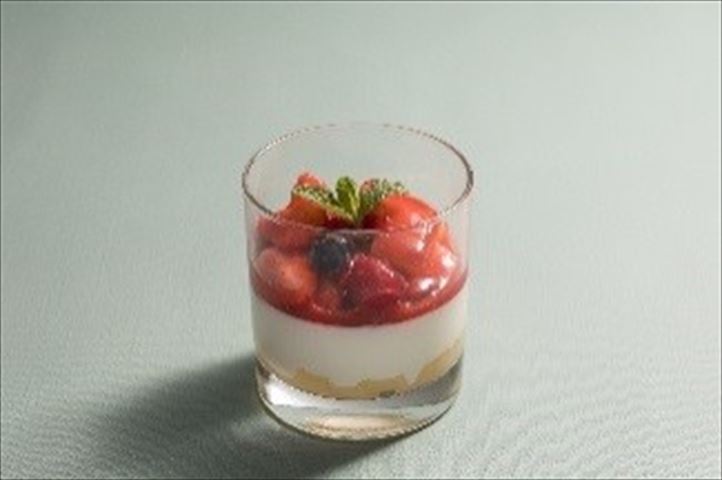 旬のピーチをふんだんに使った、清涼感溢れるスイーツをグランドハイアット東京で