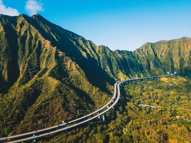 え？立入禁止？！ハワイ・オアフ島の絶景ポイント「天国への階段」