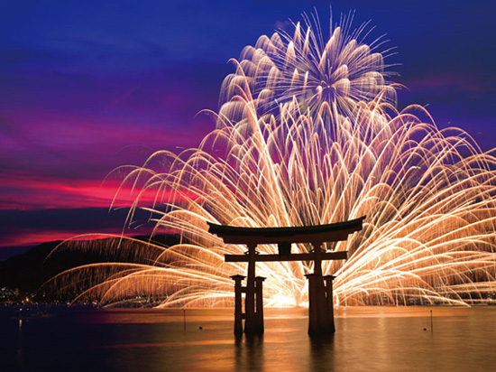 百花繚乱！日本全国の花火大会、人気ランキングTOP１０