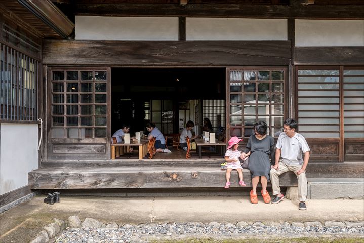 築200年の風情溢れる古民家が期間限定のカフェに！「高萩茶寮」でかき氷を楽しむ