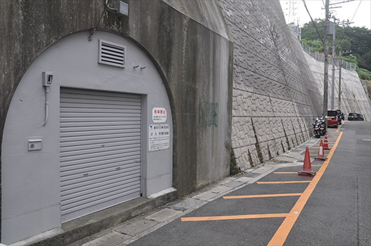 日本で唯一（？）「防空壕のライブハウス」がある街、横須賀
