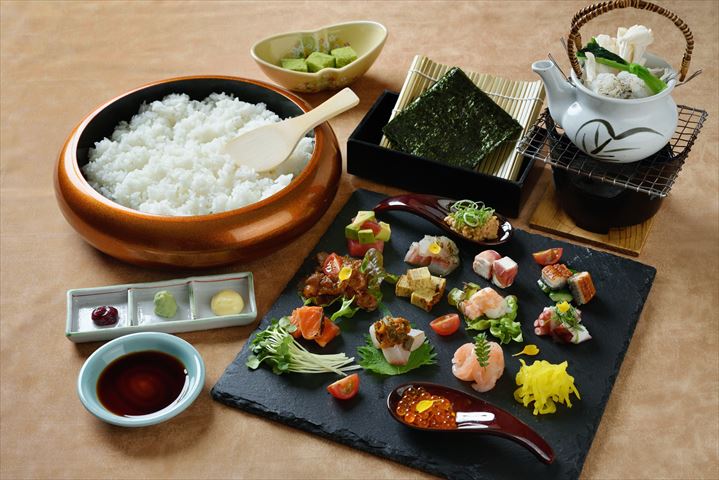 【京都】彩り鮮やかな具材を好きなように巻いて楽しむ手巻き寿司