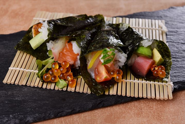 【京都】彩り鮮やかな具材を好きなように巻いて楽しむ手巻き寿司