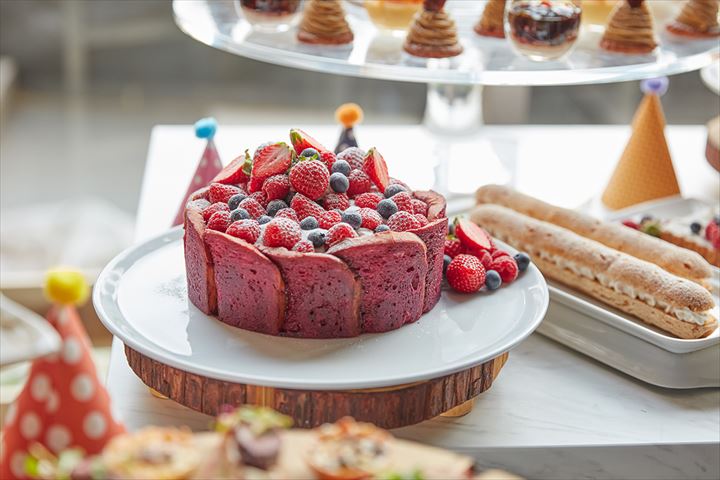 世界の製菓大会で受賞のケーキも登場！グランドハイアット開業15周年記念アフタヌーンティー
